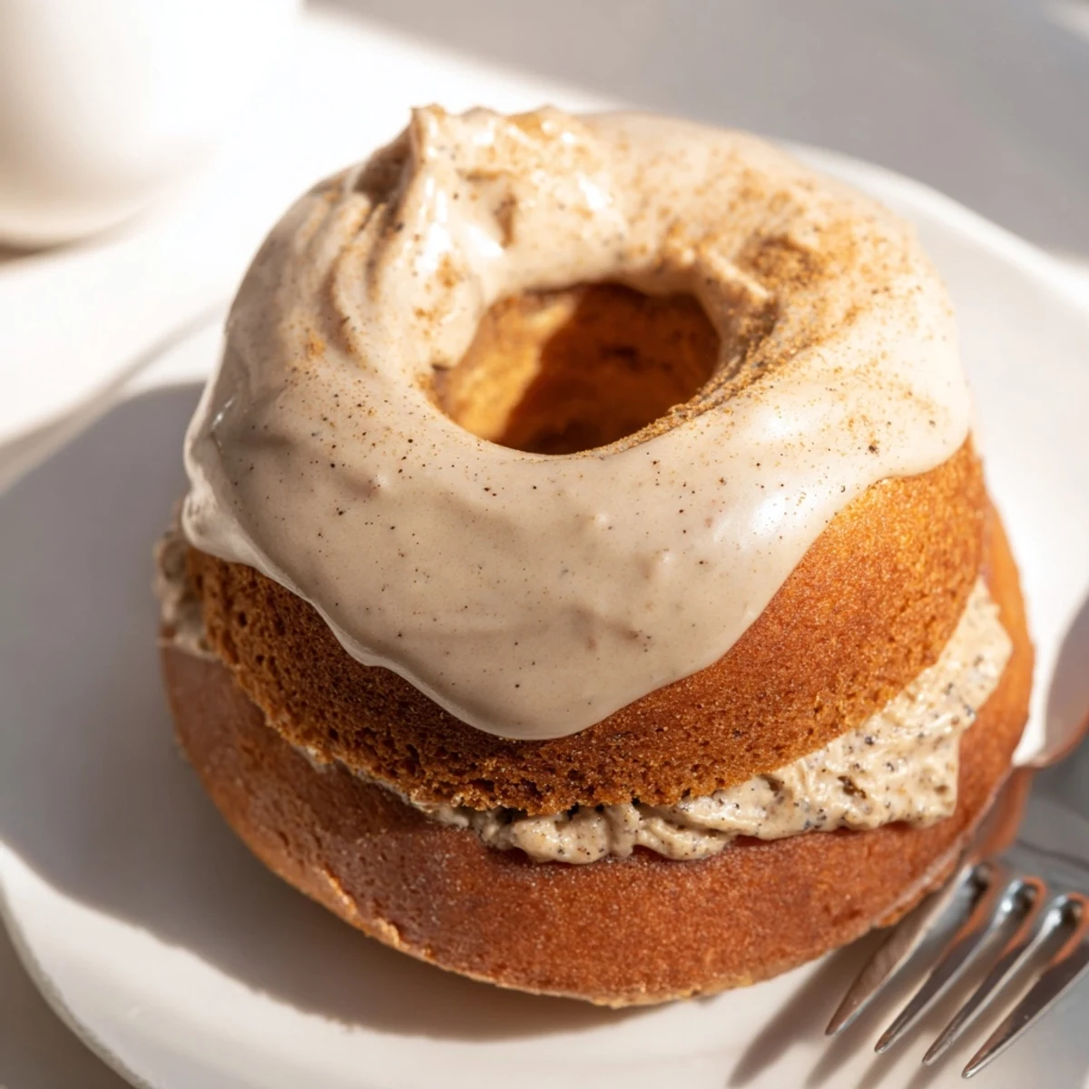 Luftige Gingerbread Berliner Donuts, die perfekt mit Kaffee oder heißem Schokolade genossen werden können.