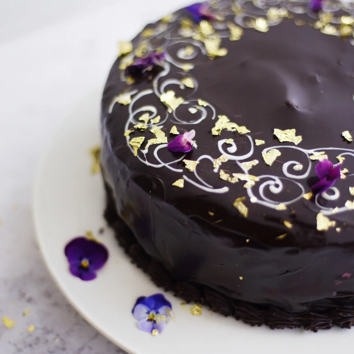 Here are three unique, SEO-optimized ALT image texts for a recipe photo of "Wild Rat Cake Dessert with Rococo Gold Elements," tailored for a U.S. food blogging audience: