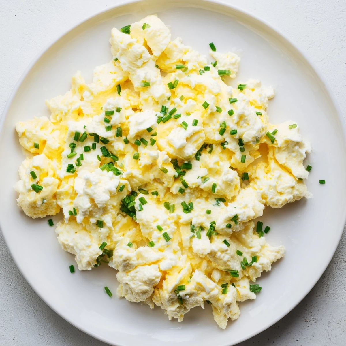 Fluffy cottage cheese scrambled eggs, creamy and filling, perfect for a quick and protein-rich breakfast.