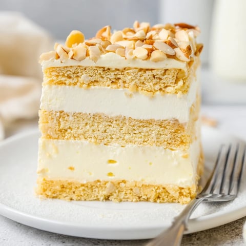 Kreative Bienenstich-Milchshake-Riegel präsentieren Honig-Almondgeschmack und kühle Süße.