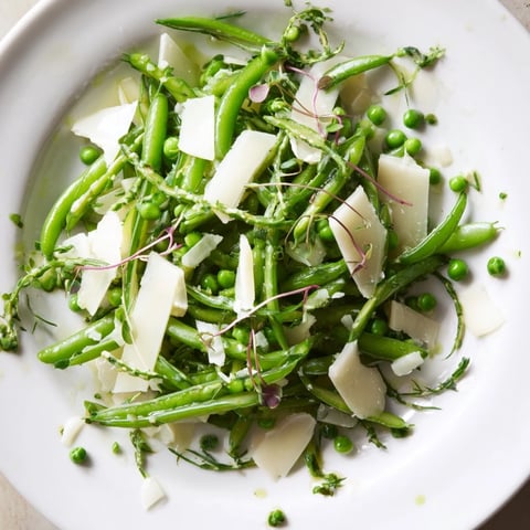 Fresh, vibrant The English Ivy salad with blanched green beans and sharp cheddar cheese, ready to serve.