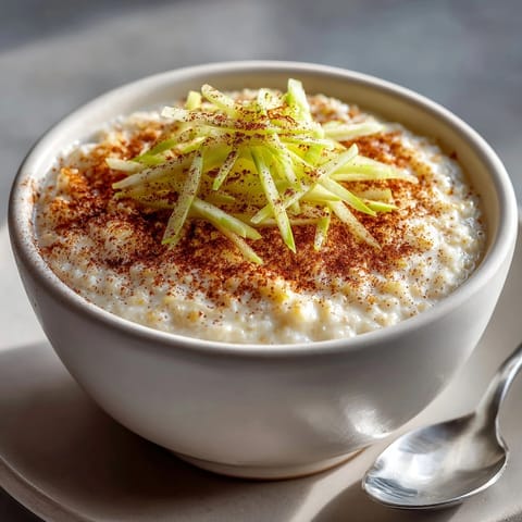 Hausgemachtes Apfel-Zimt Porridge Rezept: Köstlich, duftend, und bereit zum Genießen an einem kalten Morgen.