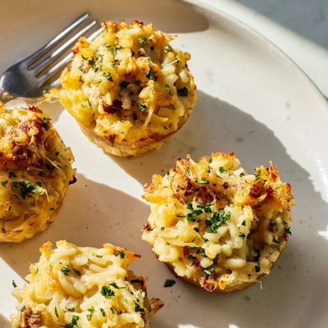 Festliche Muffins mit zartem Spaetzle und aromatischem Eggnog, unwiderstehlich lecker.  
