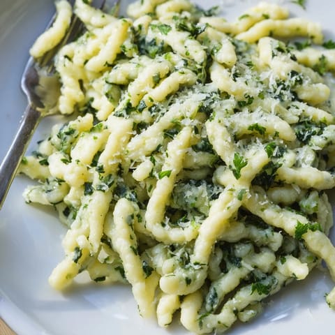 Spinat Spaetzle mit Knoblauch Butter
