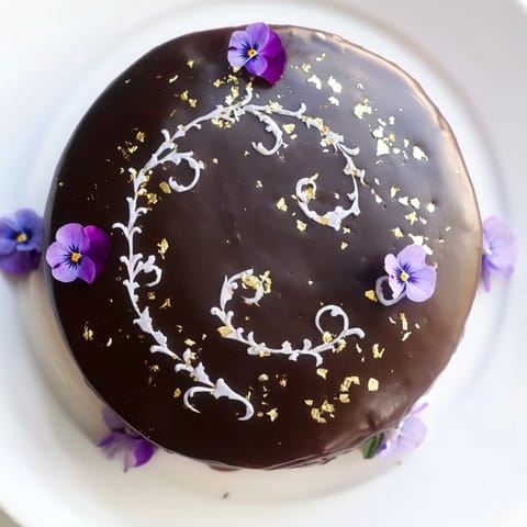 Wild Rat Cake mit Rococo